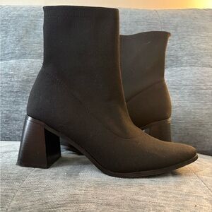 Elegant Black Ankle Boots